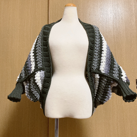 モモンガカーディガン　手編み　モノクロ　ハンドメイド　羽織もの　マーガレット　カーディガン 1枚目の画像