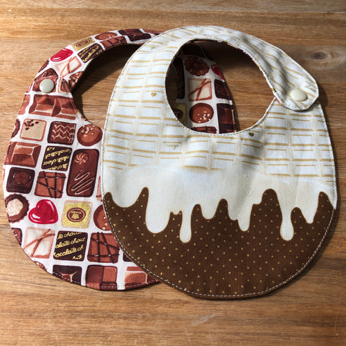 リバーシブルbabyスタイ とろ〜りチョコレート スタイ・よだれかけ Qué