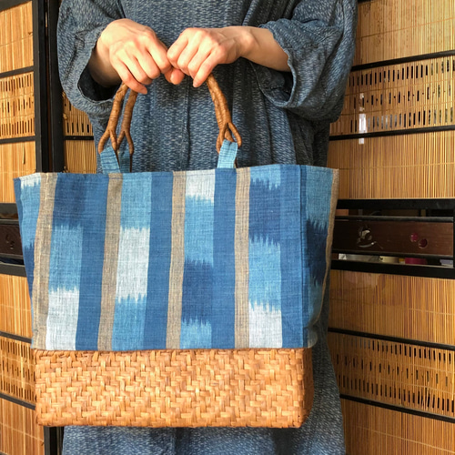 受注制作】正藍染と柿渋染の手織り布と山葡萄のかごバッグ(大)/絣/麻  