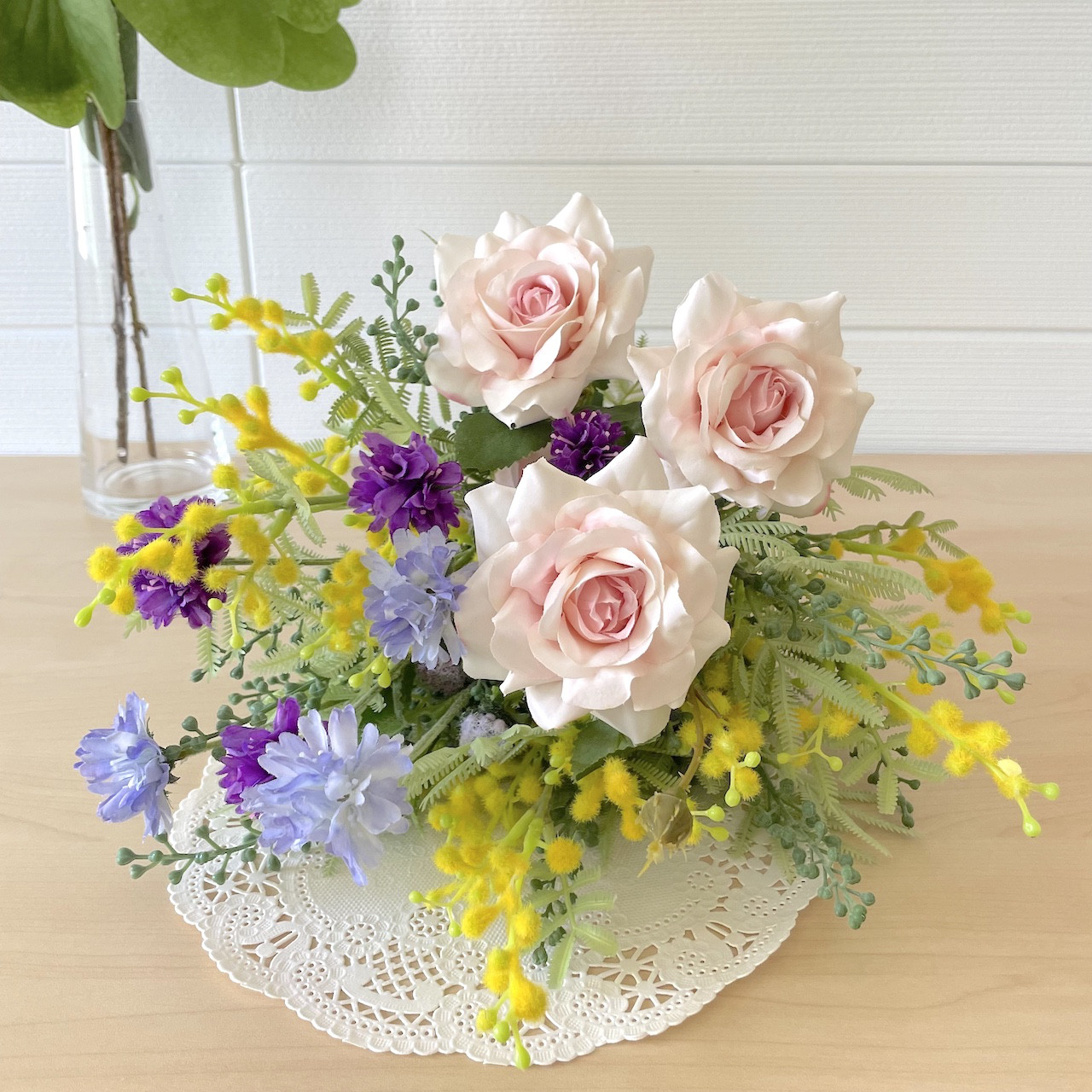 日本水仙とミモザの春のボードアレンジ 日本水仙とミモザの春のボードアレンジ