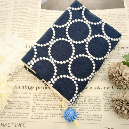 ミナペルホネン ブックカバー 文庫本 symphony mina perhonen の刺繍生地 A6 ブックカバー mukava  通販｜Creema(クリーマ) 18465211