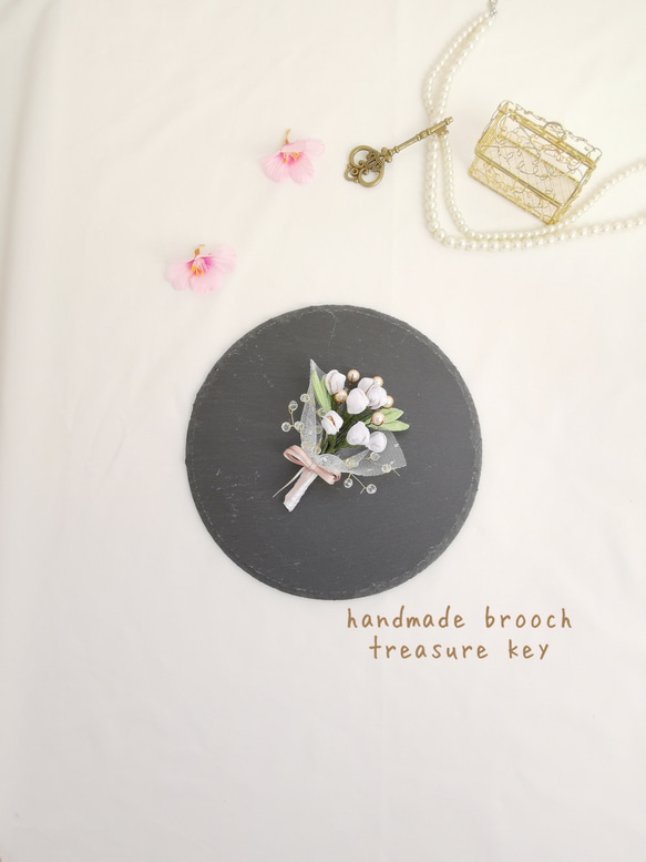 卒業式♡入学式♡フォーマルに♡つまみ細工の可愛いお花のコサージュ 2枚目の画像