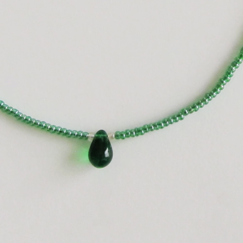 Teardrop ティアドロップのガラスビーズネックレス 緑 グリーン Teardrop ティアドロップのガラスビーズネックレス 緑 グリーン