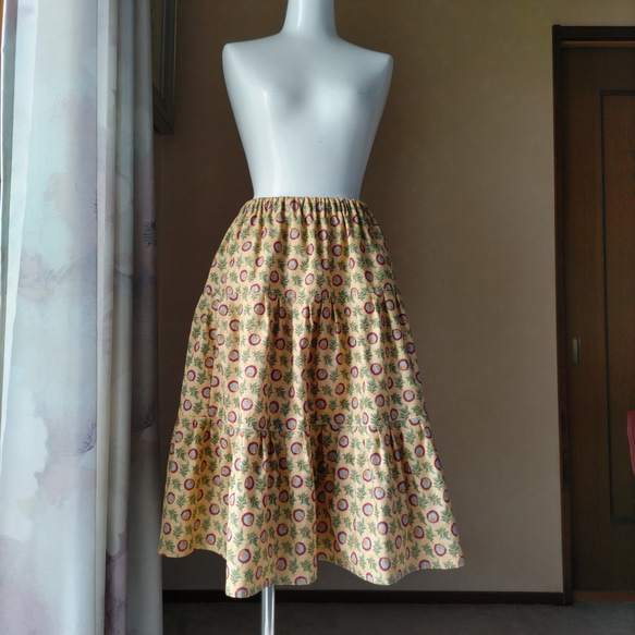 アメリカ輸入生地　ベージュボタニカル三段ティアードスカート 4枚目の画像