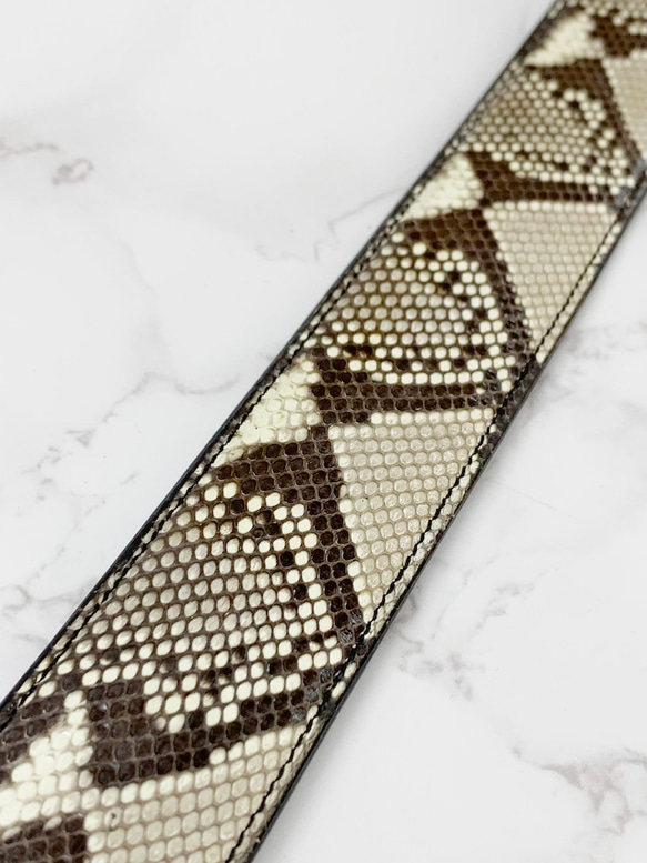 日本製　パイソン　３５㎜巾　マネーベルト　ダイヤモンドパイソン　上質　真鍮磨き上げバックル　蛇革　エキゾチックレザー　 8枚目の画像