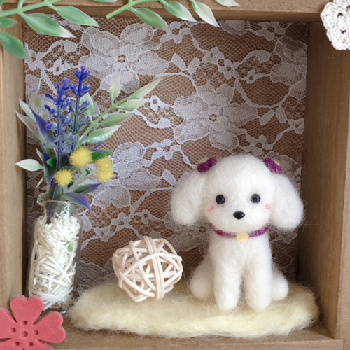 羊毛フェルト トイプードルin wood box。 羊毛フェルト hiromisaku 