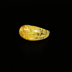 現品一点物 ゴールド タイチンルチル 勾玉 Ｍｒ４９ 極太金針水晶 お守り 不思議な力 天然石 ストーン 人気 3枚目の画像