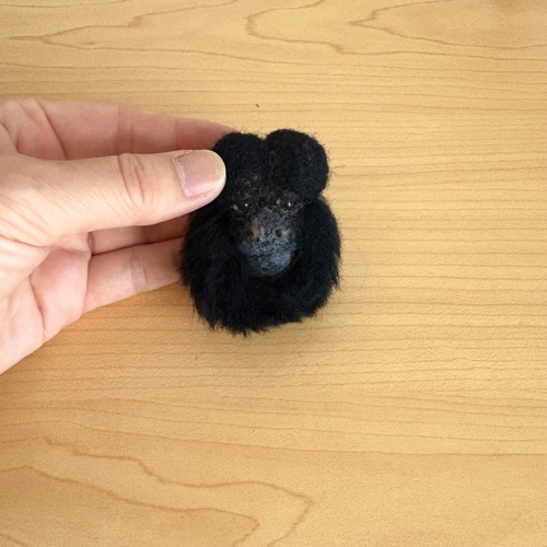 ヒゲサキの顔ブローチ ブローチ nekineki 通販 15605406｜Creema(クリーマ)