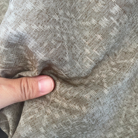 【1点もの】横づかいの幅広プルオーバー 袖付きロング 総手縫い -絹紬着物地 薄茶 POW290 9枚目の画像