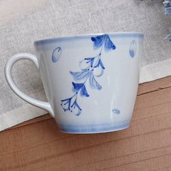 マグカップ  【しだれ桜】手描き　九谷焼染付　 4枚目の画像