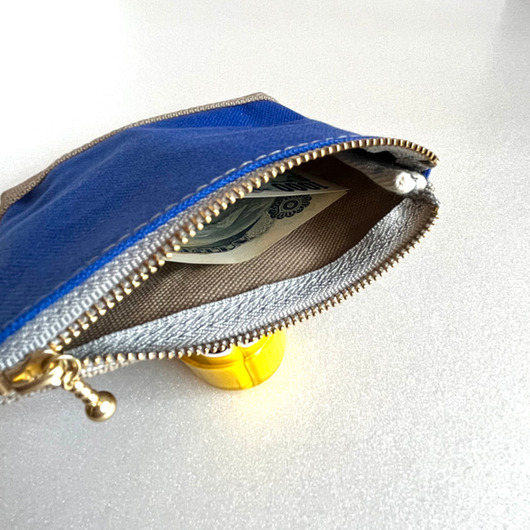お財布にもなる便利な帆布のミニポーチ・ブルー×ベージュ 2枚目の画像