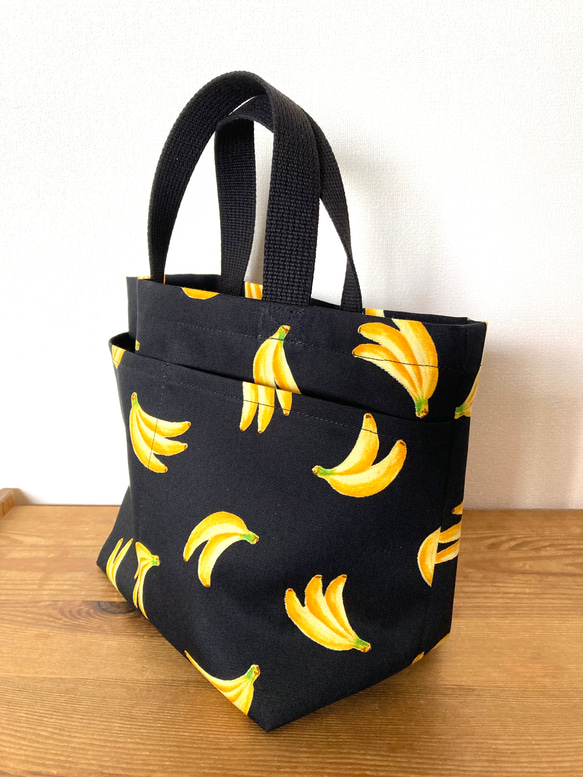 【受注製作】バナナ柄のポケット付きミニトートバッグ＊ブラック 5枚目の画像