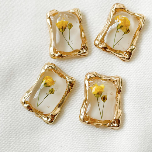 レジン ピアス イエロー ドライフラワー 春 夏 1粒タイプ カスミソウ 不規則 ﾜﾝｺｲﾝ♡レジン イエロー ドライフラワー 額縁 アンティーク
