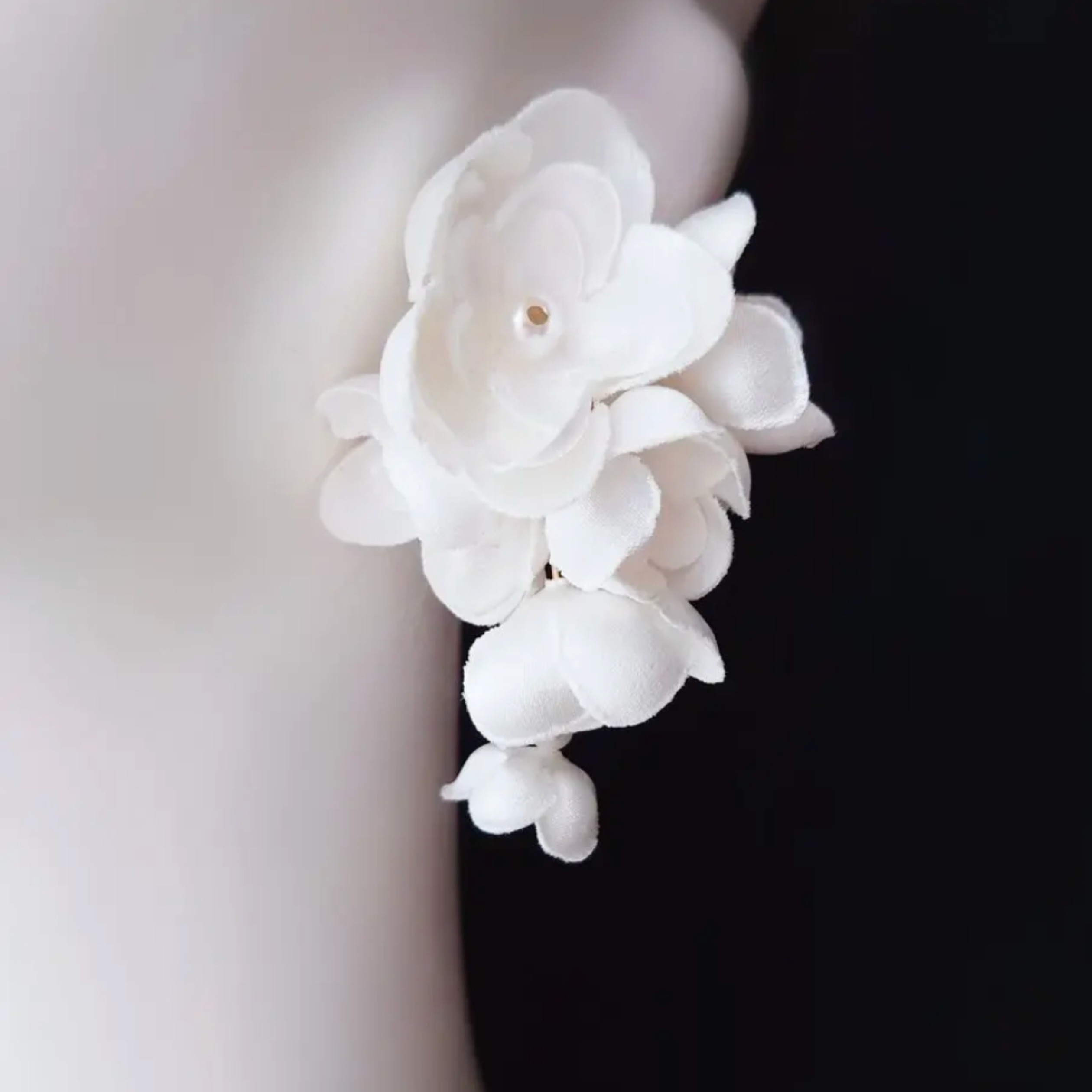 シフォン サテン 花 大ぶり オーガンジー ロング タッセル ホワイト  パール アクセサリー フォーマル 大ぶり