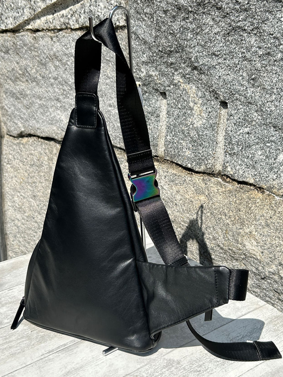 ＜20%OFFSALE＞軽量！さんかくボディバッグ大（本革） BLACK 12枚目の画像
