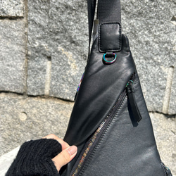 ＜20%OFFSALE＞軽量！さんかくボディバッグ大（本革） BLACK 8枚目の画像
