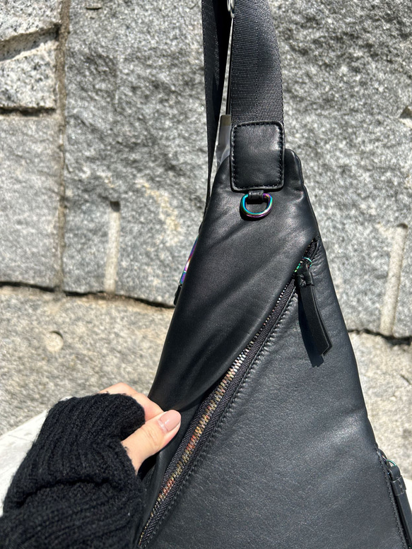 ＜20%OFFSALE＞軽量！さんかくボディバッグ大（本革） BLACK 8枚目の画像