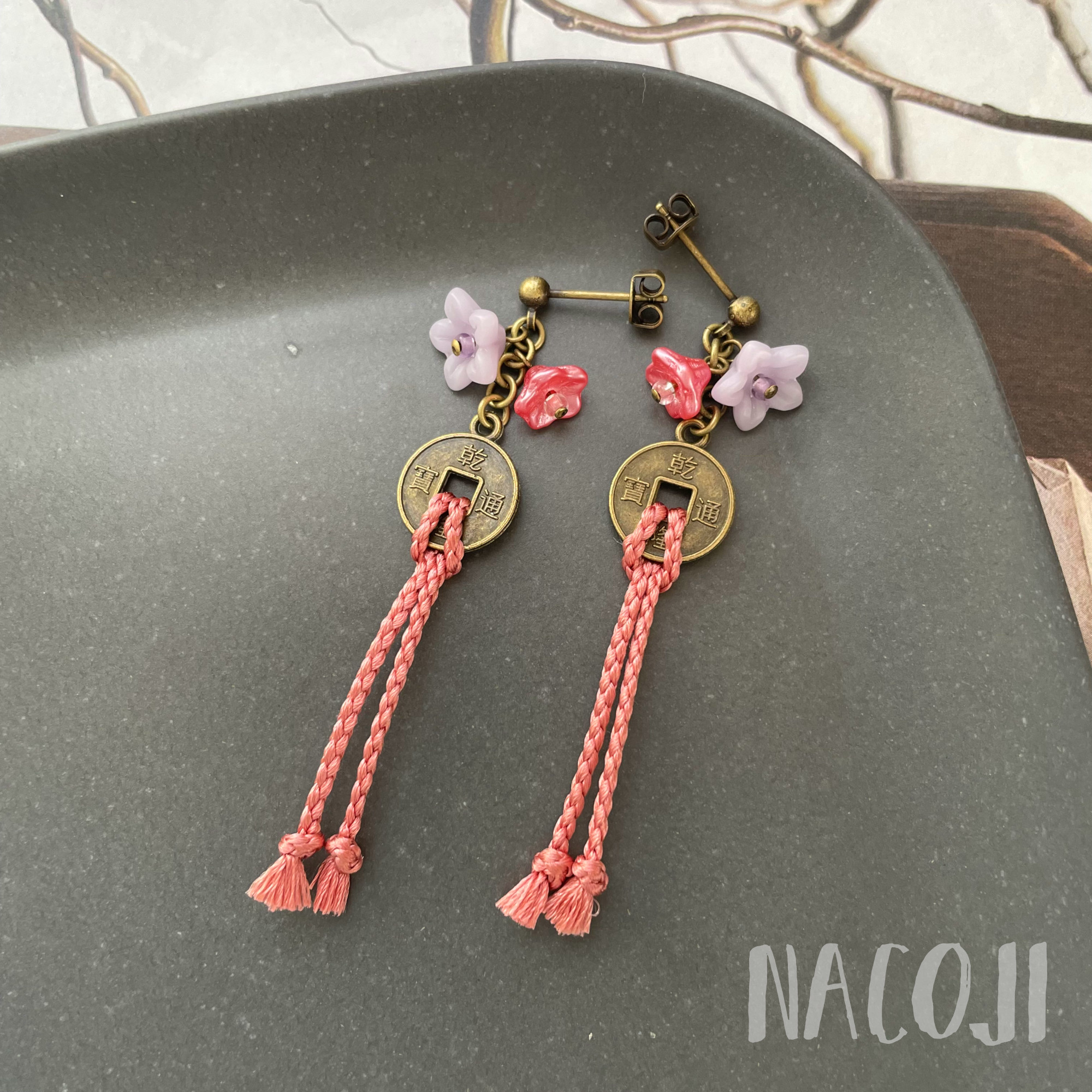 美品 K18 片耳 ピアス 丸珠 6ミリ 8ミリ18金ピアス でっぱ 1.2