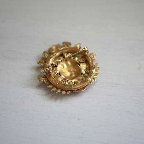 ブローチ【黒貴族のエンブレム】紋章 真鍮 ヴィンテージ アンティーク