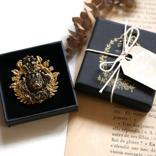 ブローチ【黒貴族のエンブレム】紋章 真鍮 ヴィンテージ アンティーク