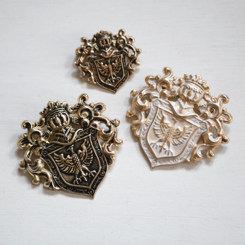 ブローチ【白騎士のエンブレム】紋章 真鍮 ヴィンテージ アンティーク