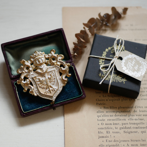 ブローチ【白騎士のエンブレム】紋章 真鍮 ヴィンテージ アンティーク