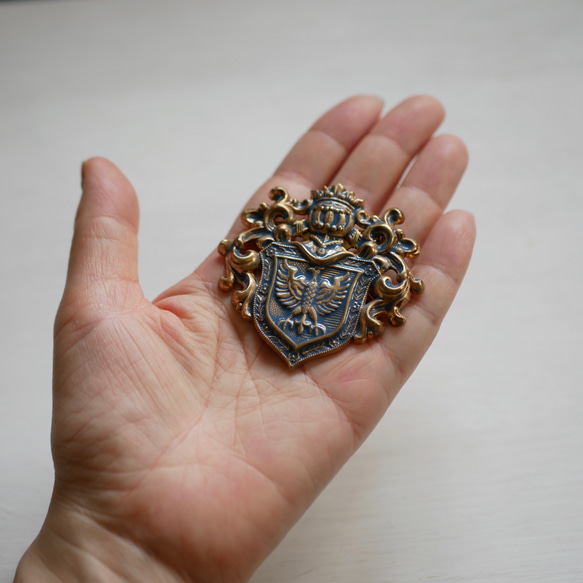 ブローチ【青騎士のエンブレム】紋章　真鍮　ヴィンテージ　アンティーク 7枚目の画像