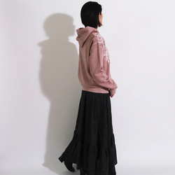 メヘンディ柄のろうけつ×ベンガラ染めパーカー（ユニセックスサイズ） *old rose* 6枚目の画像