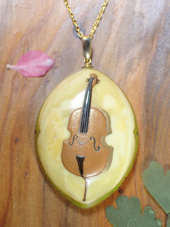 蒔絵ペンダント　”cello”　/琥珀、Ｋ１８ 1枚目の画像