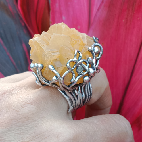 黄色の蛍石鉱物ハンドメイドシルバーリング～「黄龍」～ 蛍石鉱物
