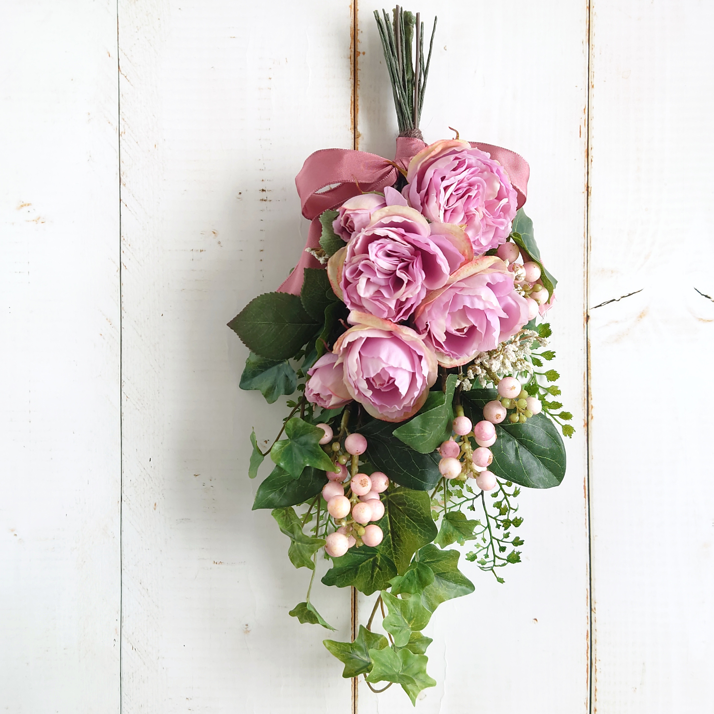 ローズとアイビーのグリーンスワッグ　花束