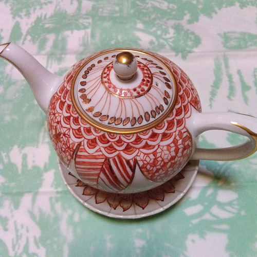 赤絵細描のティーポットで素敵なティータイムはいかがですか 三人分