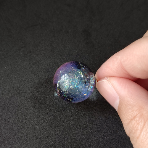 カラフルに輝く宇宙玉レジンの球体ネックレス ネックレス