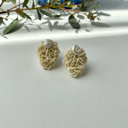 ビーズ刺繍アクセサリー/ビーズアクセサリー/イヤリング/淡水パール/入園式/入学式/結婚式/ウェディング/春イヤリング 2枚目の画像