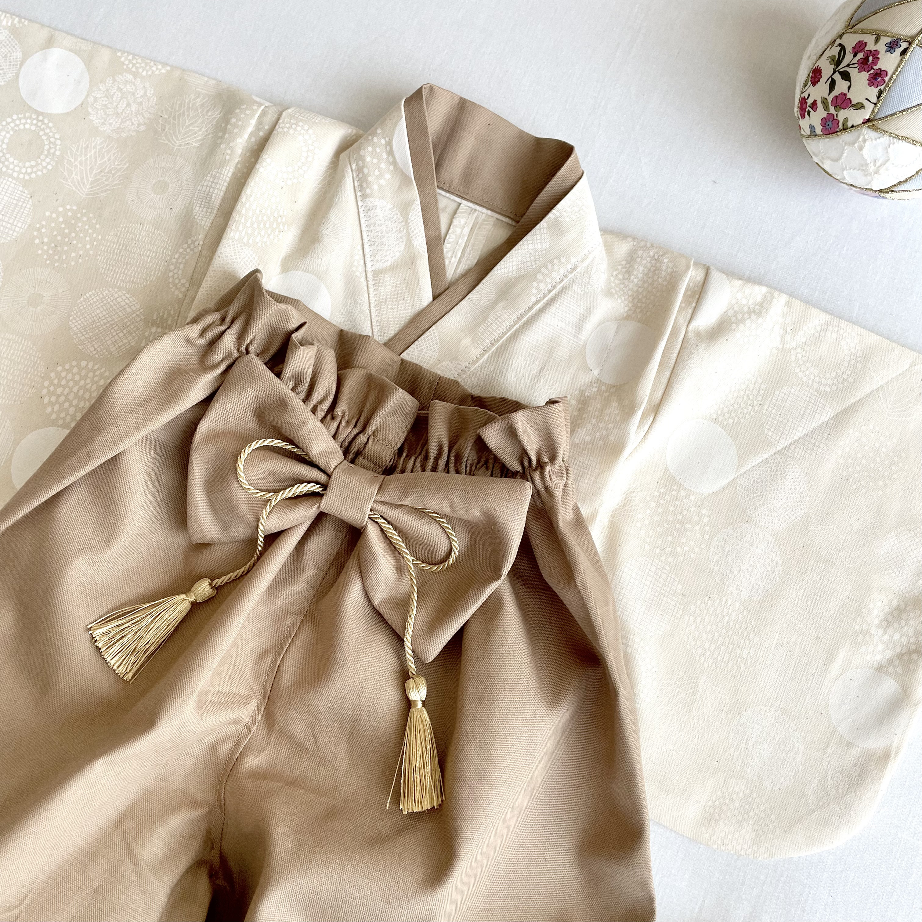 【お宮参り・初節句に】洗えるベビー袴｜男の子用／ホワイト×ベージュ　百日祝い　お食い初め　こどもの日　出産祝い