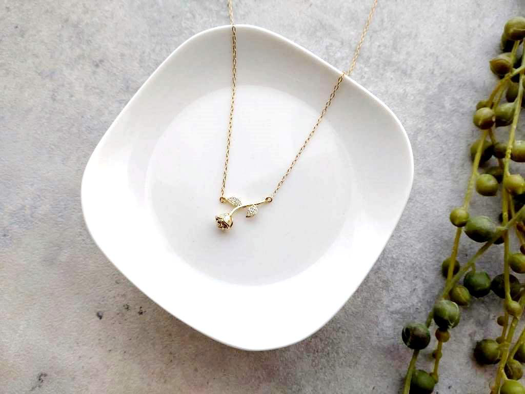 【限定数】キュービックジルコニアのネックレス ■ プチローズ 小さなバラの花　14KGF