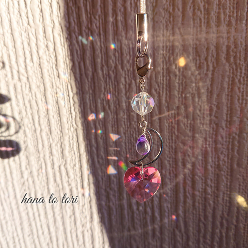 kumaさんページ♡ SWAROVSKIサンキャッチャー 月とハートのSWAROVSKI ミニサンキャッチャー ストラップ 携帯