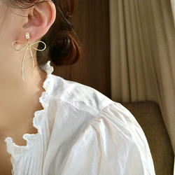 Ribbon wire earrings リボンワイヤー大ぶりイヤリング　　大ぶりピアス痛くない樹脂イヤリング樹脂ピアス 3枚目の画像