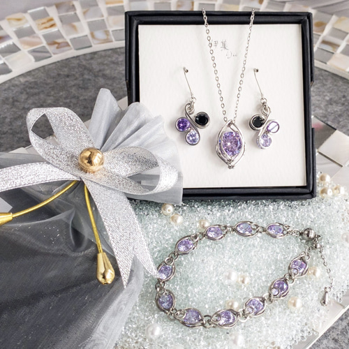 ✴️【ピアス・ペンダント・ブレス 3点セット❣️】　ラベンダー翡翠　翡翠　天然石 ✴️【ピアス・ペンダント・ブレス 3点セット❣️】ラベンダー