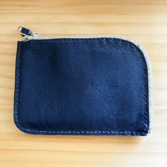 藍染め革/手縫いのポーチお財布 1枚目の画像