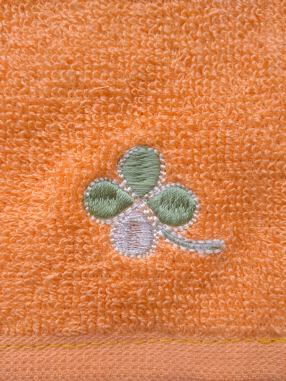 よつ葉クローバー　刺繍ハンカチ 2枚目の画像