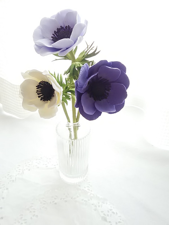 ❁粘土花海葵 3 件套（白色、紫色）、室內花、花瓶 ❁ 第2張的照片
