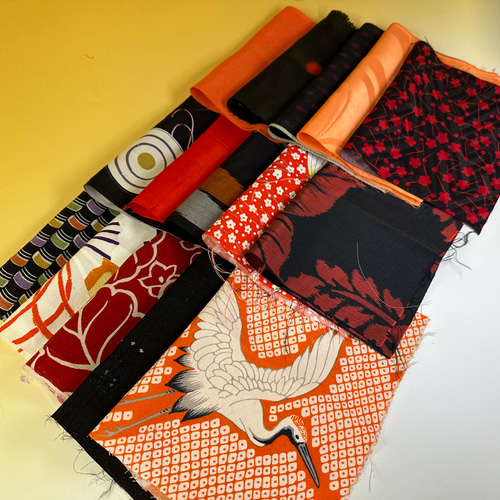 アンティーク着物　正絹　真っ赤な赤縮緬　古布　リメイク アンティーク着物 正絹 真っ赤な赤縮緬 古布 リメイク