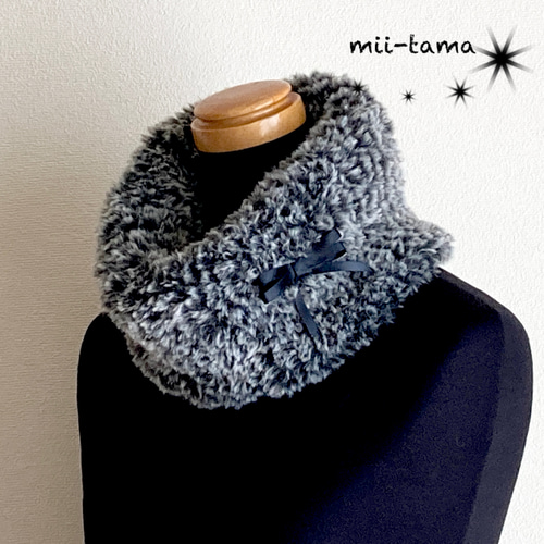 フェイクファーのネックウォーマー リボンブローチ付き(プリティファー