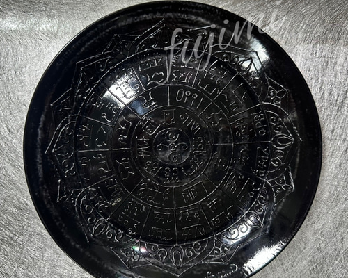 高波動プレート・龍体文字フトマニ図・黒・幸運食器 中皿 ∞fujimi