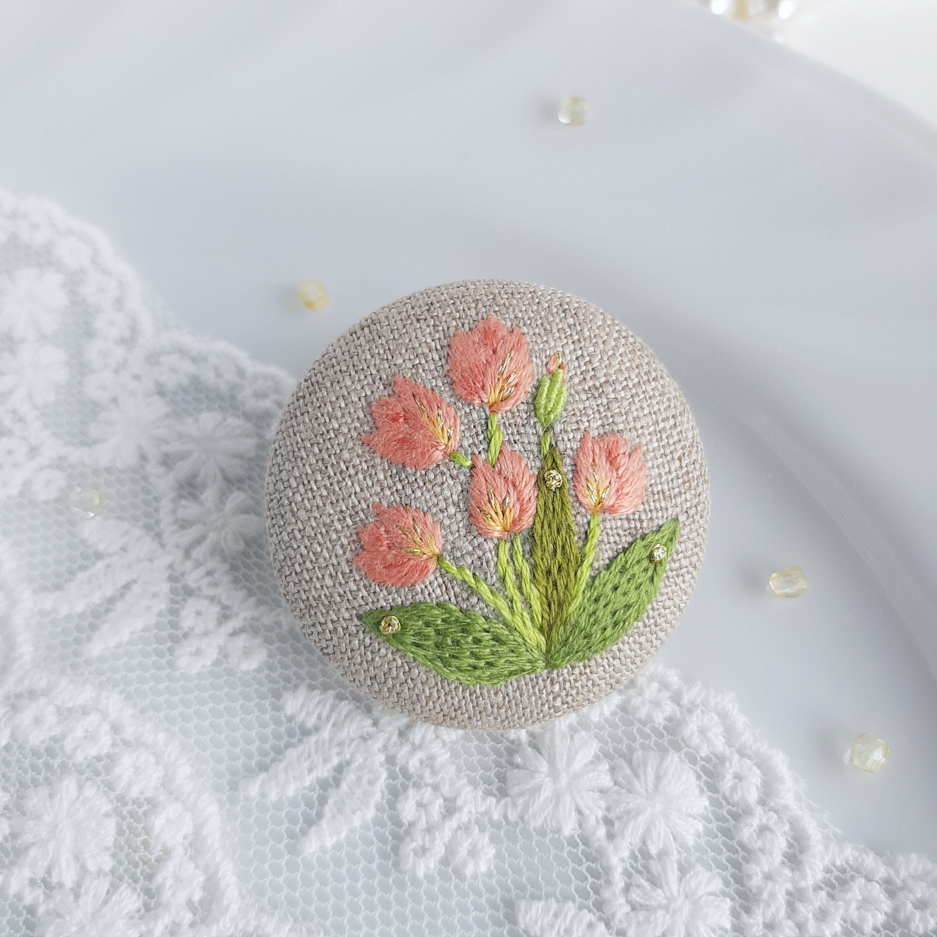 ストラップ ブローチ 刺繍 [専用　こり様]くるみボタン
