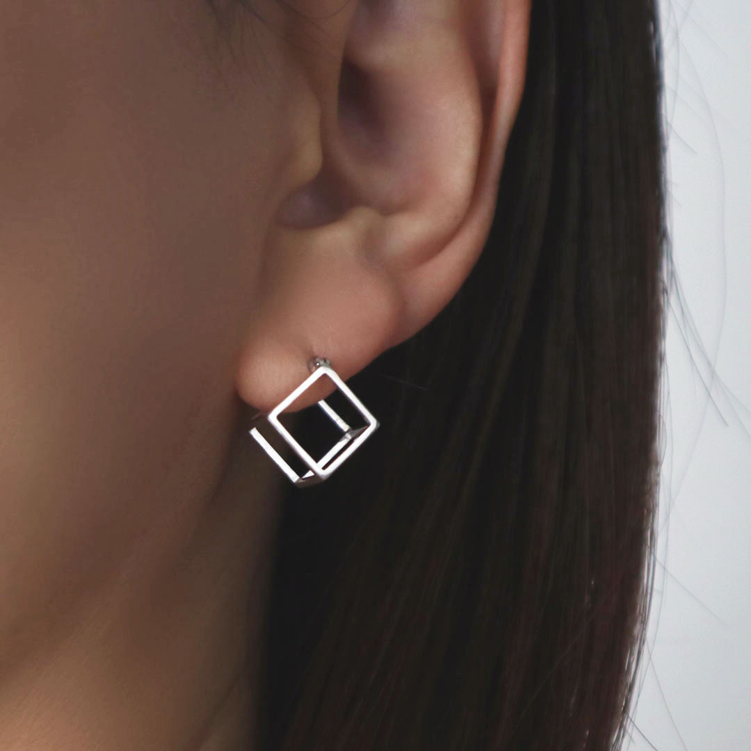 SQUARE SILVER MINIMAL PIERCE ／ スクエアシルバーミニマルピアス