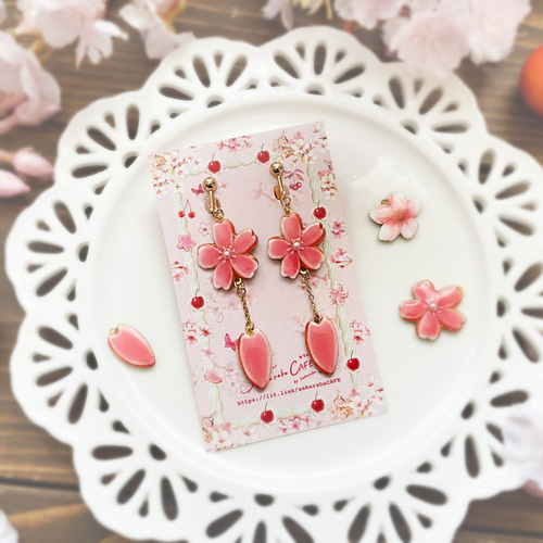 舞い散るさくらピアス ピンク