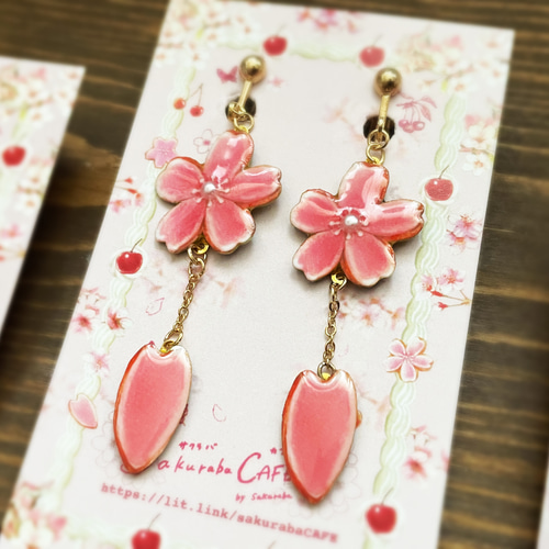 舞い散るさくらピアス ピンク
