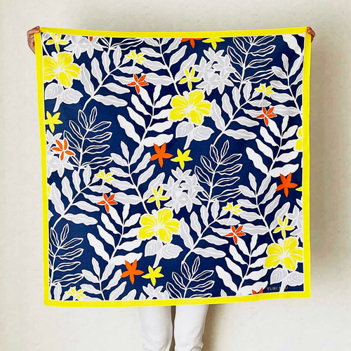 マルチクロス（大判スカーフ）｜トロピカルフラワー［ 正方形サイズ